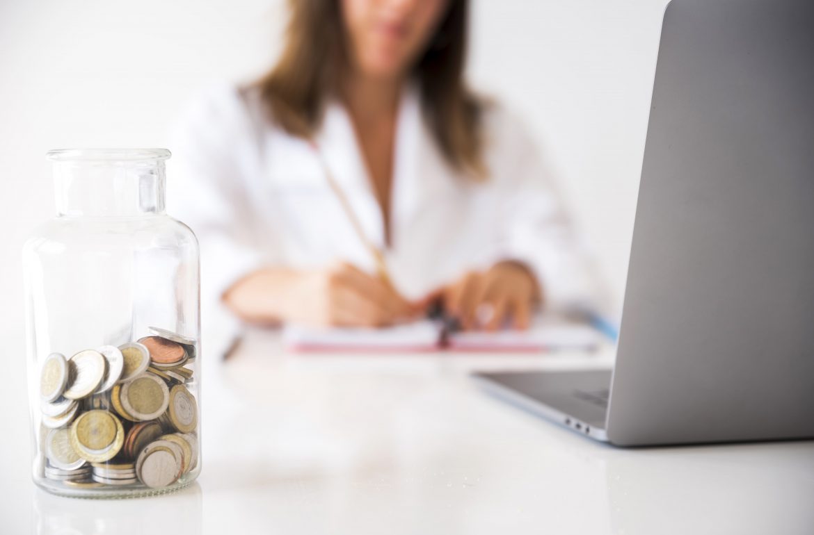 femme médecin qui travaille