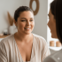 deux femmes discutent positivement